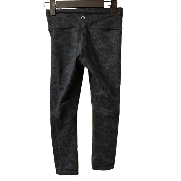 LULULEMON BLUE PAISLEY CROPPED LEGGINGS - Picture 2 of 4